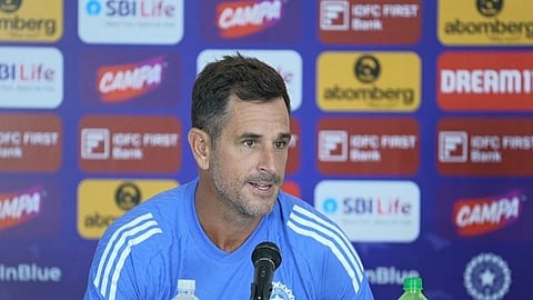 Assistant coach Ryan ten Doeschate