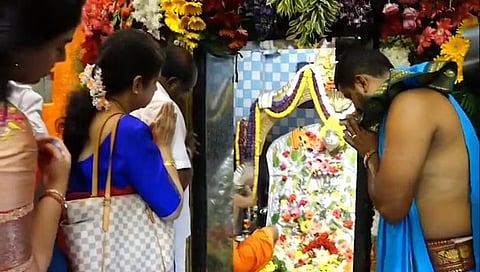 HD Kumaraswamy Family on Sunday Had darshan of Lord Siddeshwar