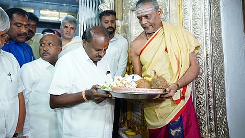 HD kumaraswamy in chamundeshwari temple