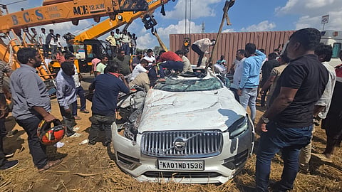 Car removing from the help of crane