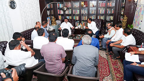 DCM DK Shivakumar with Vokkaliga Sangha office-bearers