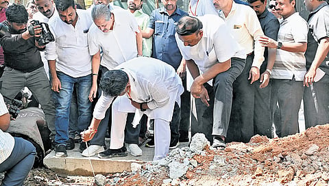 DK Shivakumar inspects white-topping work at Nettakallappa Circle