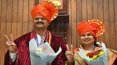ಮಂಗೇಶ ಪವಾರ-ವಾಣಿ ವಿಲಾಸ ಜೋಶಿ