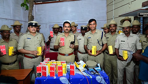 Chikballapur Superintendent of Police Kushal Chowksey, Dy SP Ravi Kumar, Circle Inspector Surya Prakash.