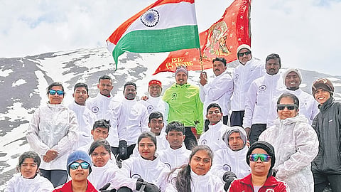 The team comprising pourakarmikas’ children, mahouts and civilians at Mt Kuari Pass