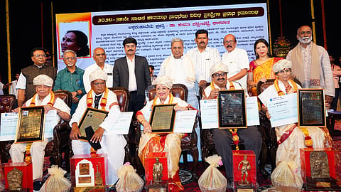 Siddaramaiah felicitates achievers