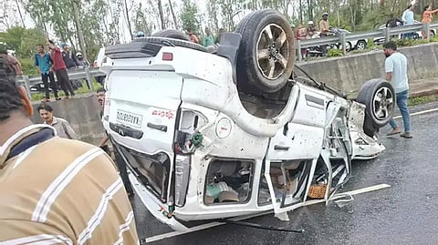 escort vehicle overturns in Mandya
