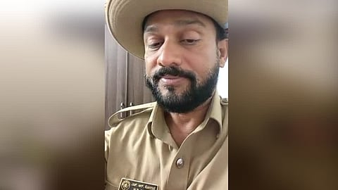 ಖಾಕಿ ಡ್ರೆಸ್ನಲ್ಲಿ ಕಳ್ಳನ ಪೋಸ್: ಕರ್ತವ್ಯಲೋಪದ ಮೇರೆಗೆ ಪೇದೆ ಅಮಾನತು