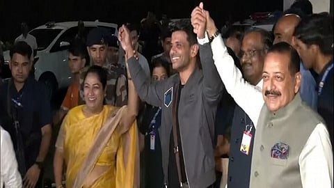 ತಾಯ್ನಾಡಿಗೆ ವಾಪಸ್ಸಾದ ಶುಭಾಂಶು ಶುಕ್ಲಾ ಅವರಿಗೆ ಅದ್ದೂರಿ ಸ್ವಾಗತ ಕೋರಲಾಯಿತು.