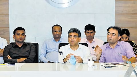 Additional Chief Secretary Tushar Girinath holds a meeting with officials