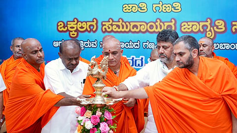 ಸರ್ಕಾರಕ್ಕೆ ಸೆಡ್ಡು: ಧರ್ಮ ಹಿಂದೂ, ಜಾತಿ ಒಕ್ಕಲಿಗ ಬರೆಸಲು ನಿರ್ಣಯ; ನಿರ್ಮಾಲಾನಂದನಾಥ ಸ್ವಾಮೀಜಿ