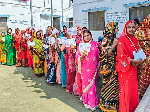 Voters in queue
