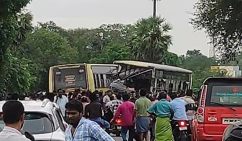 ತಮಿಳುನಾಡು: ಸರ್ಕಾರಿ ಬಸ್ಗಳ ಮುಖಾಮುಖಿ ಡಿಕ್ಕಿ; ಕನಿಷ್ಠ 11 ಮಂದಿ ಸಾವು, 20 ಜನರಿಗೆ ಗಾಯ!