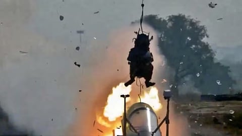 The rocket-sled trial achieved a precisely controlled velocity of 800 km/h