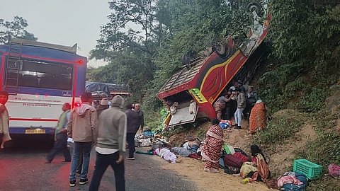 Police personnel and local residents rushed to the spot after receiving information and launched rescue operations