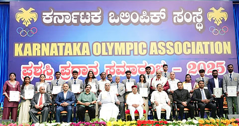 CM Siddaramaiah and Governor Thawarchand Gehlot with Olympics 2025 awardees