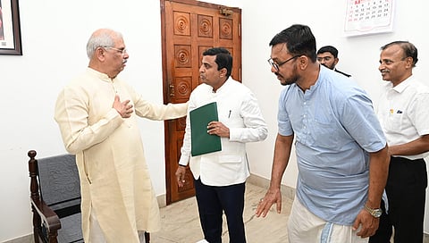KBADA secretary Prakash V. Mattihalli and members meet Kerala governor Rajendra Vishwanath Arlekaron Wednesday.
