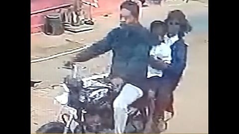 A view of CCTV footage of bike in which the person is taken the
children to Joida