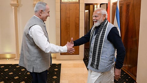 Banzamin Netanyahu welcome PM Narendra Modi to dinner