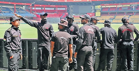 RCB vs SRH: IPL ಪಂದ್ಯಕ್ಕೆ ಬೆಂಗಳೂರು ಸಜ್ಜು; ಚಿನ್ನಸ್ವಾಮಿ ಸ್ಟೇಡಿಯಂ ಸುತ್ತ 2,000 ಸಿಬ್ಬಂದಿ ಬಿಗಿ ಭದ್ರತೆ..!