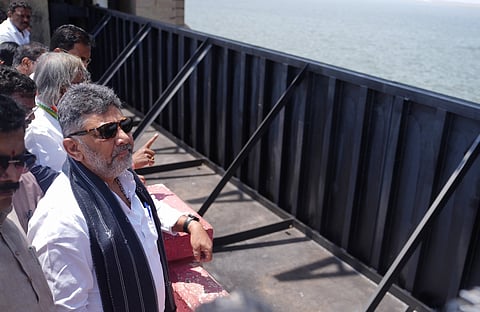 DK Shivakumar visits and inspects Tungabhadra reservoir crest gates work