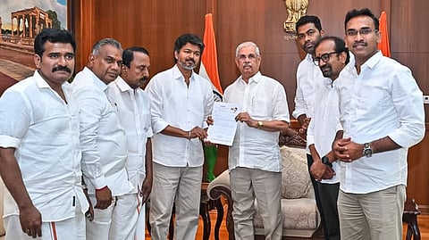 ರಾಜ್ಯಪಾಲರನ್ನು ಭೇಟಿಯಾದ ವಿಜಯ್
