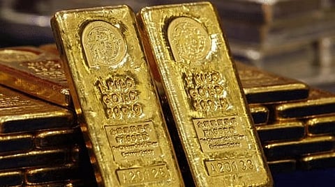 The government today reduced the import tariff value of gold and silver to USD 418 per 10 gram and USD 699 per kg.