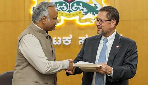 Priyank Kharge meets Chile Foreign Minister