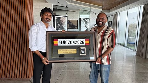 ಸಿಎಂ ವಿಜಯ್ ಗೆ ವಿಶೇಷ ಗಿಫ್ಟ್ ನೀಡಿದ GOAT ನಿರ್ದೇಶಕ ವೆಂಕಟ್ ಪ್ರಭು: 2024 ರಲ್ಲಿಯೇ ಭವಿಷ್ಯ!