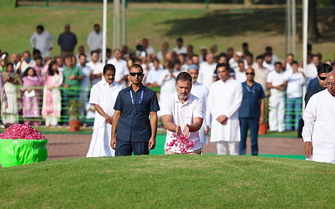 Congress leaders paid tribute in Delhi Shantivan