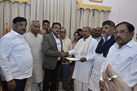 Siddaramaiah tender resignation