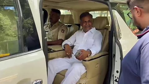 Ex-MLC Dayananda Reddy kidnapped near Anekal and miscreants demand 3 crore rupees ransom