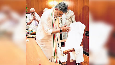 DK Shivakumar prays before sitting on the CM’s chair in Vidhana Soudha