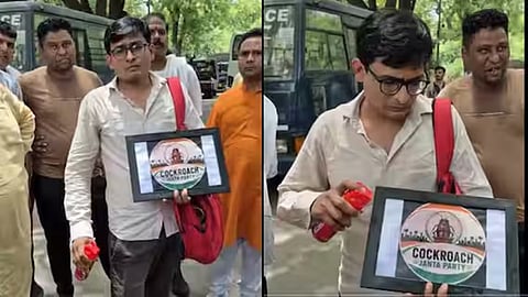 Cockroach Janata Party ಪ್ರತಿಭಟನೆ: 'HIT' Spray ಹಿಡಿದು ಬಂದ ವ್ಯಕ್ತಿ; 'ಭಾರತವನ್ನು ನೇಪಾಳ, ಬಾಂಗ್ಲಾದೇಶ ಮಾಡೋಕೆ ಬಿಡಲ್ಲ' ಎಂದು ಕೌಂಟರ್!
