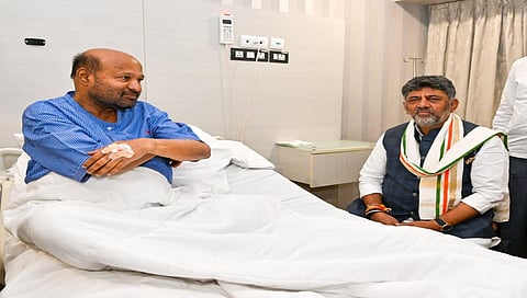 Dk shivakumar visits hospital