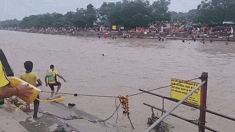 Heroic SDRF Jawan Jumps into Ganga Saves Devotee from Drowning