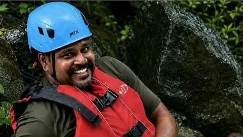 Hero coach saves man with his own lifejacket, then drowns