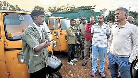 Bengaluru Development Minister Krishna Byre Gowda checks door-to-door waste collection auto tippers.