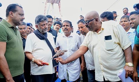 CM D K Shivakumar in fish market Mangaluru