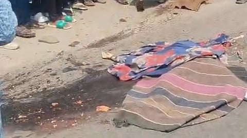Tipper runs over scooter, kills woman on Kanakapura Road