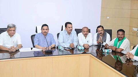ಕಬ್ಬು ಬೆಳೆಗಾರರೊಂದಿಗೆ ಶೆಟ್ಟರ್- ಜೋಶಿ ಸಭೆ
