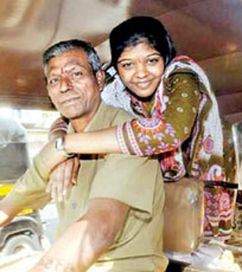 ಸೂಪರ್..! ಆಟೋ ಡ್ರೈವರ್ ಪುತ್ರಿ ಸಿಎ ಟಾಪರ್