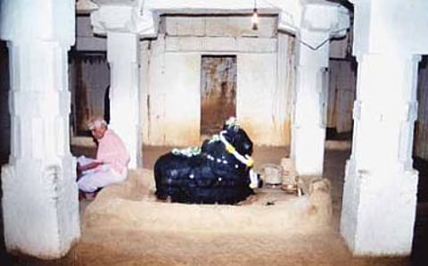 ಪಂಚ ಲಿಂಗಗಳ ನಾಡು