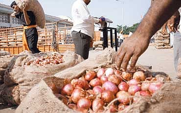 ಸರ್ಕಾರಕ್ಕೆ ಹಣ ಬೇಕು; ಉದ್ಯಮದ ಜೇಬಿಗೆ ಕೈ