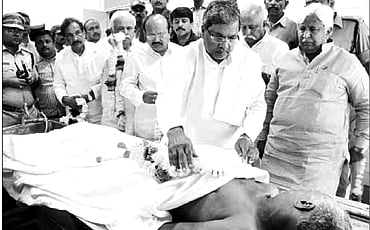 ರೈತರ ಸಾವಿನ ವ್ಯಾಪಾರ, ಸಮಸ್ಯೆಗಳಿಗೆ ಆಗದು ಪರಿಹಾರ