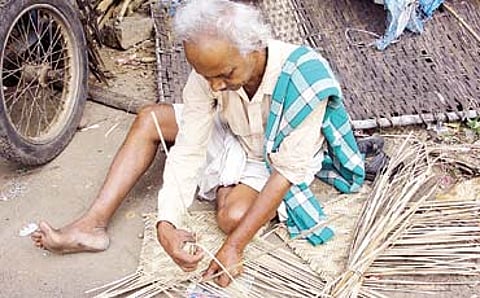 ಆದಾಯದ ಬುಡಕ್ಕೇ ಬತ್ತಿ