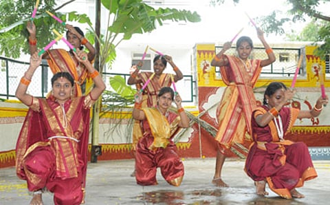 ದೇಸಿ ಲುಕ್