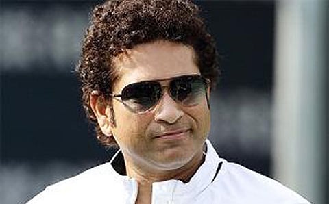 ದತ್ತು ಪಡೆದ ಗ್ರಾಮಕ್ಕೆ ಸಚಿನ್ ಭೇಟಿ