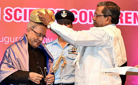 ರಾಷ್ಟ್ರಪತಿ ಪ್ರಣಬ್ ಮುಖರ್ಜಿ-ಸಿದ್ದರಾಮಯ್ಯ