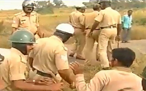 ಗೊರೂರು ಗ್ರಾಮಸ್ಥರ ಮೇಲೆ ಪೊಲೀಸರಿಂದ ಲಾಠಿ ಪ್ರಹಾರ